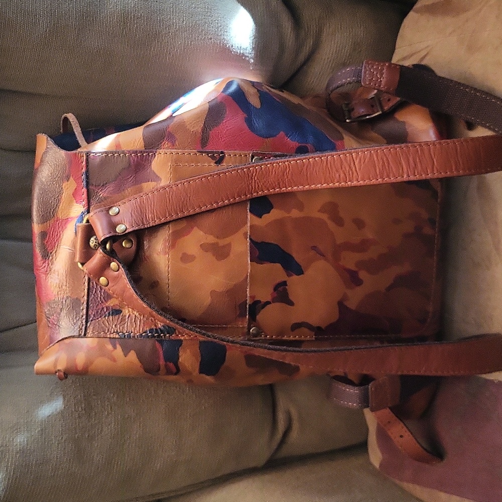NWOT Gorgeous Patricia Nash Leather Camo Backpack - Picture 6 of 10